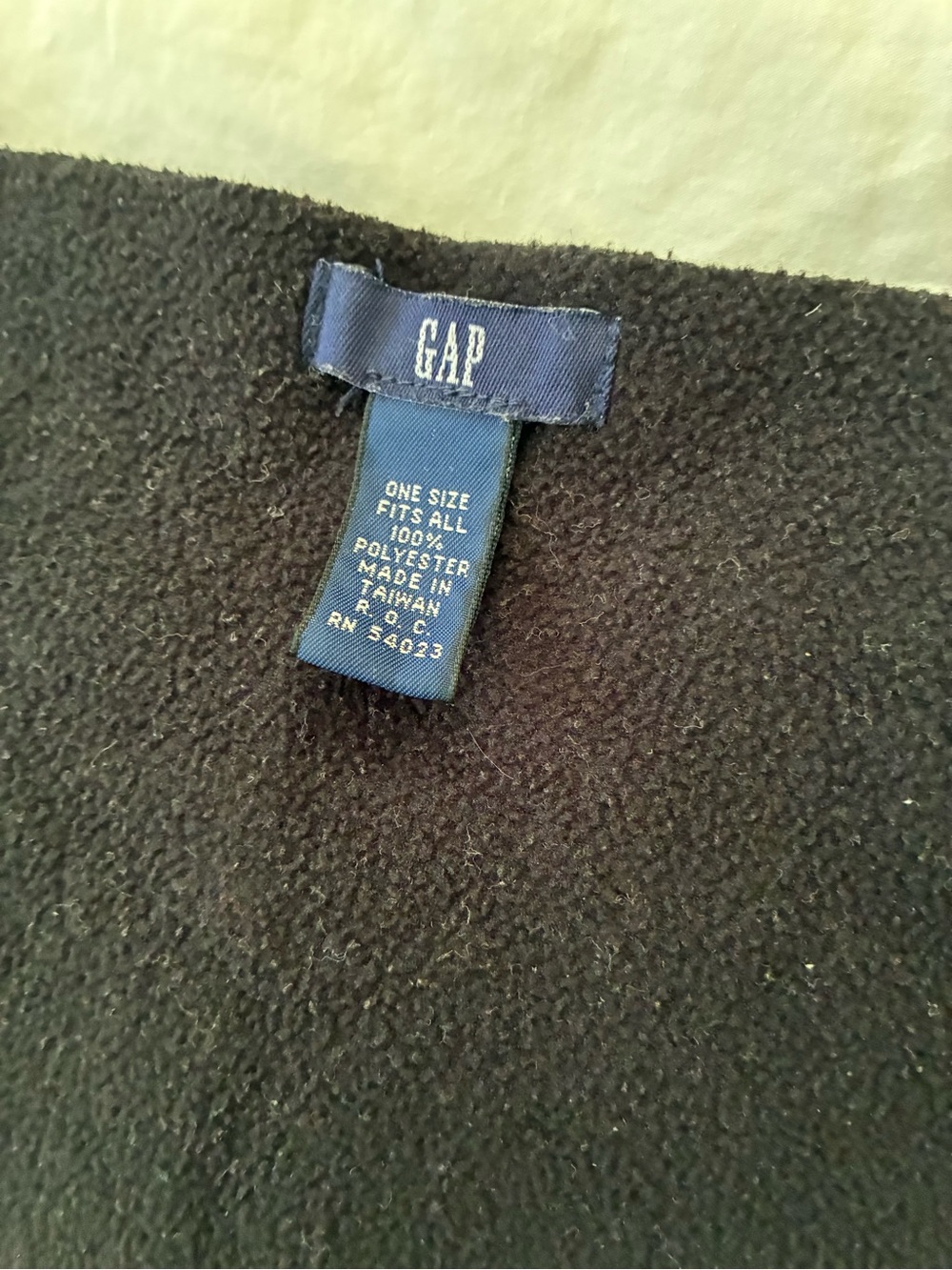 GAP Fleece Scarf and Beanie Set 4 Pieces - Picture 4 of 8